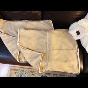 POTTERY BARN Shearling Pillow Shams (2)